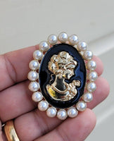 Jubilee Queen Brooch Vintage Look Cameo Beauty Broach Gold Plated Lady Pin K33