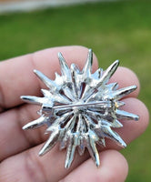 Flower Brooch Vintage Look Silver Plated Queen Design Broach Celebrity Pin K35