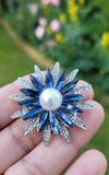 Flower Brooch Vintage Look Silver Plated Queen Design Broach Celebrity Pin K35