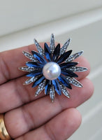 Flower Brooch Vintage Look Silver Plated Queen Design Broach Celebrity Pin K35