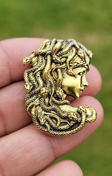 Gold or silver plated snakes head medusa lady celebrity brooch broach pin k17