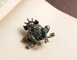 Vintage look gold plated lucky frog king brooch suit coat broach collar pin b29