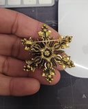 Snowflake brooch celebrity flower pin vintage look gold plated queen broach i35