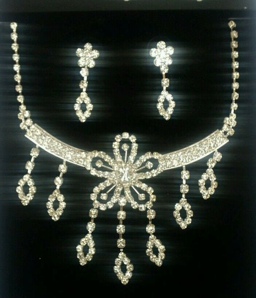 Elegant and stylish bollywood silver plated stunning diamante flower necklace