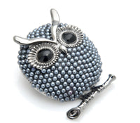 Celebrity grey owl brooch design vintage look queen broach silver plated pin ggg