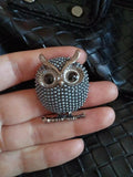 Celebrity grey owl brooch design vintage look queen broach silver plated pin ggg