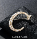 Vintage look gold plated letter faux pearls brooch suit coat broach pin ggg3