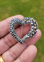 Black Heart Celebrity Brooch Stunning Vintage Look Retro Style Love Broach Pin D