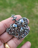 Crown brooch stunning vintage look silver plated stones royal design broach k12