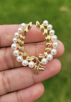 Faux Pearls Investor Brooch Vintage Look Gold Plated Celebrity Broach Pin U19