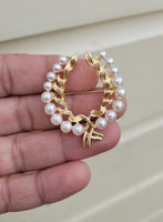 Faux Pearls Investor Brooch Vintage Look Gold Plated Celebrity Broach Pin U19