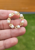 Faux pearls wreath brooch vintage look gold plated celebrity broach pin u20 new