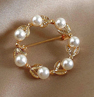 Faux pearls wreath brooch vintage look gold plated celebrity broach pin u20 new