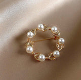 Faux pearls wreath brooch vintage look gold plated celebrity broach pin u20 new