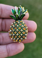 Pineapple brooch vintage look gold plated retro enamel celebrity broach pin k22