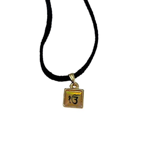 Small Punjabi Sikh Singh Gold Tone Ek Onkar Square Pendant Locket necklace L33